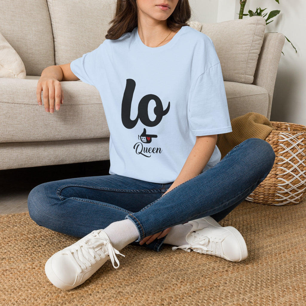 T-Shirt — 'Lo Queen' Playful Script Tee for Cat Lovers