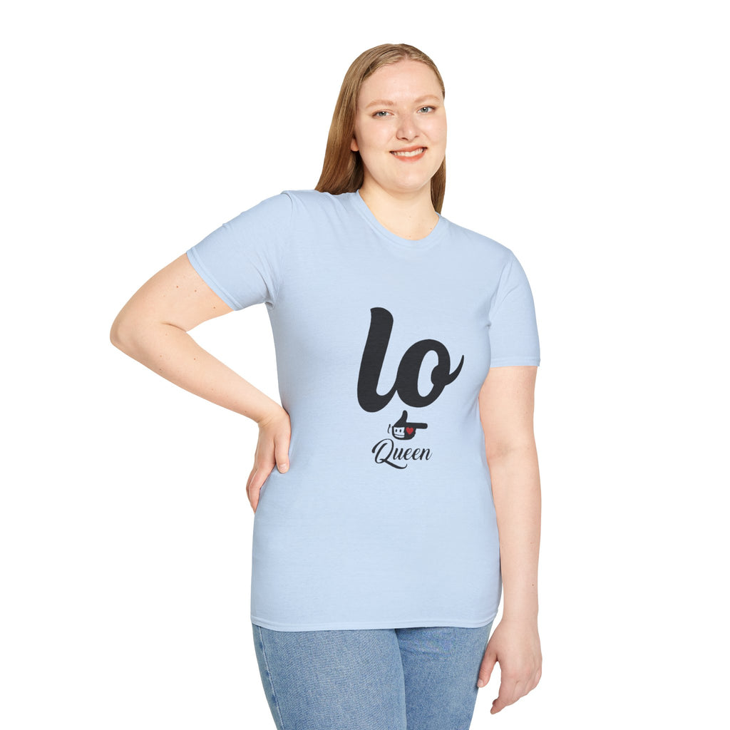 T-Shirt — 'Lo Queen' Playful Script Tee for Cat Lovers