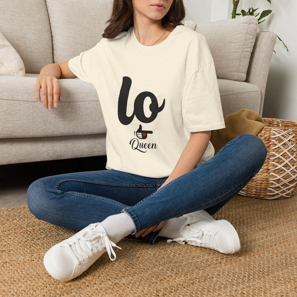 T-Shirt — 'Lo Queen' Playful Script Tee for Cat Lovers