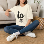 T-Shirt — 'Lo Queen' Playful Script Tee for Cat Lovers